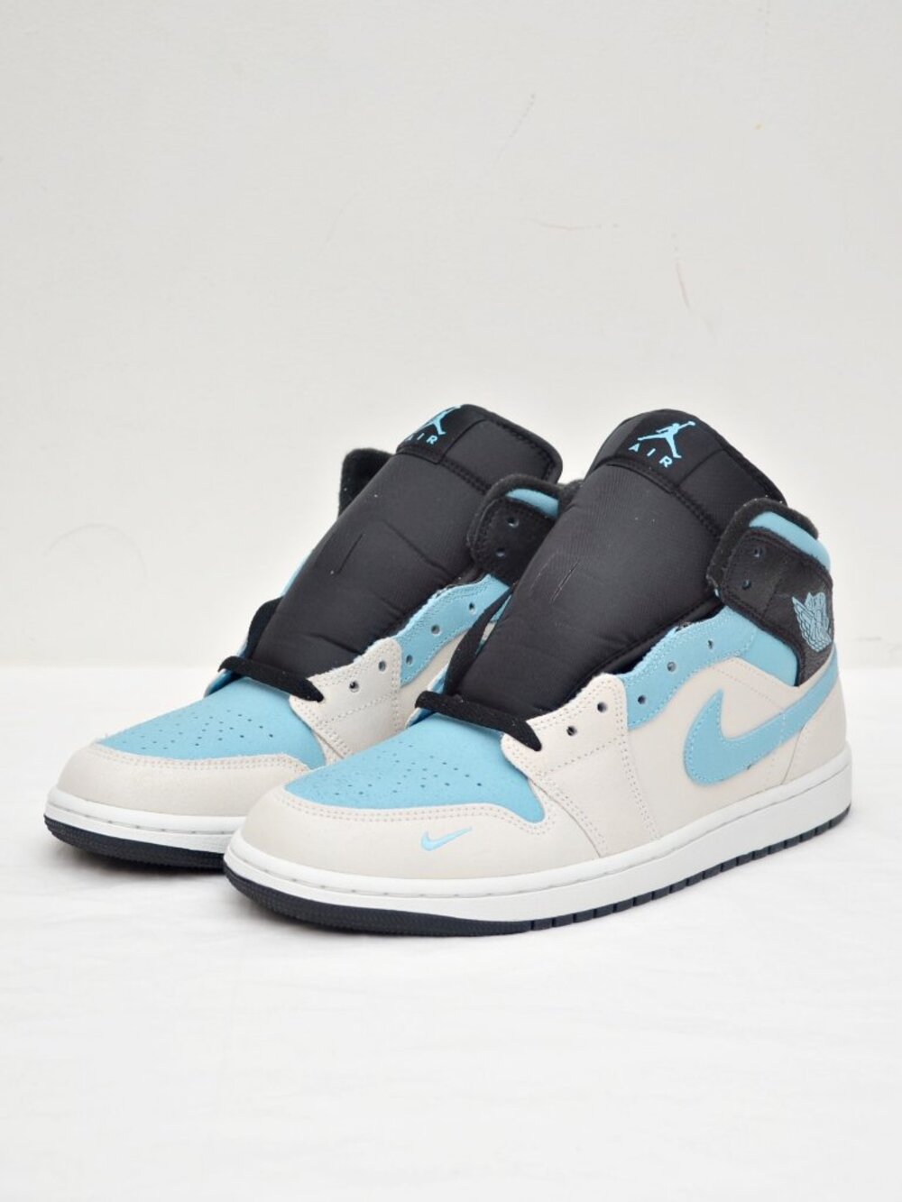 Jordan Air Jordan 1 Mid Se Blue Chill Summit White BNIB (NO LID)